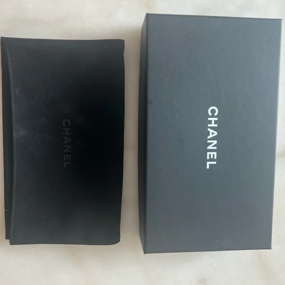 Authentic Chanel Wallet - Picture 5 of 8